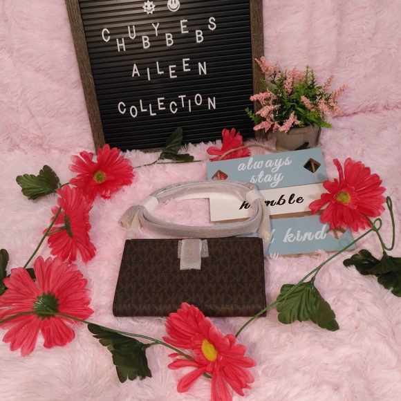 Michael Kors Phonebag - Picture 2 of 6